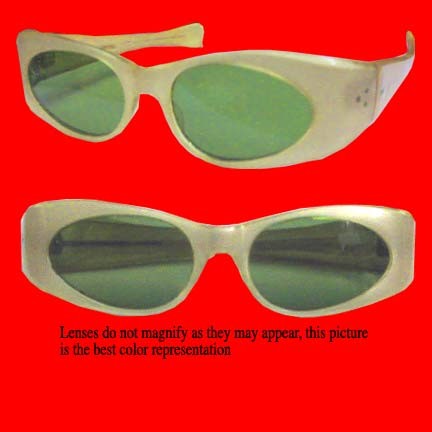 Pearl front over slight Yellow tone oval with curved side French 50/60's sunglasses