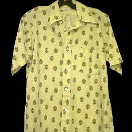 Arrow Cum Laude Off White with Green Lattice and Lanterns Short Sleeve