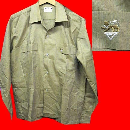 Grand Vino Green sharkskin with stitched lion crest pocket long sleeve shirt
